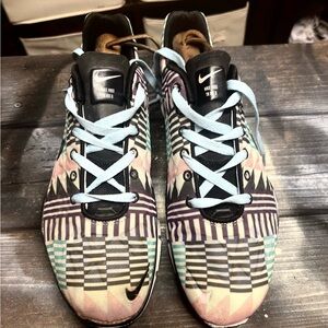 Nike Geometric Pattern Sneakers with Blue Accents